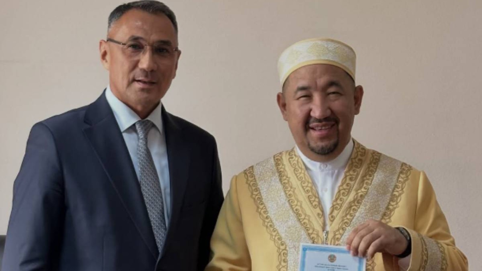 Нұрлан имамға ғаламторда уағыз айтуға мүмкіндік беретін ресми куәлік табысталды