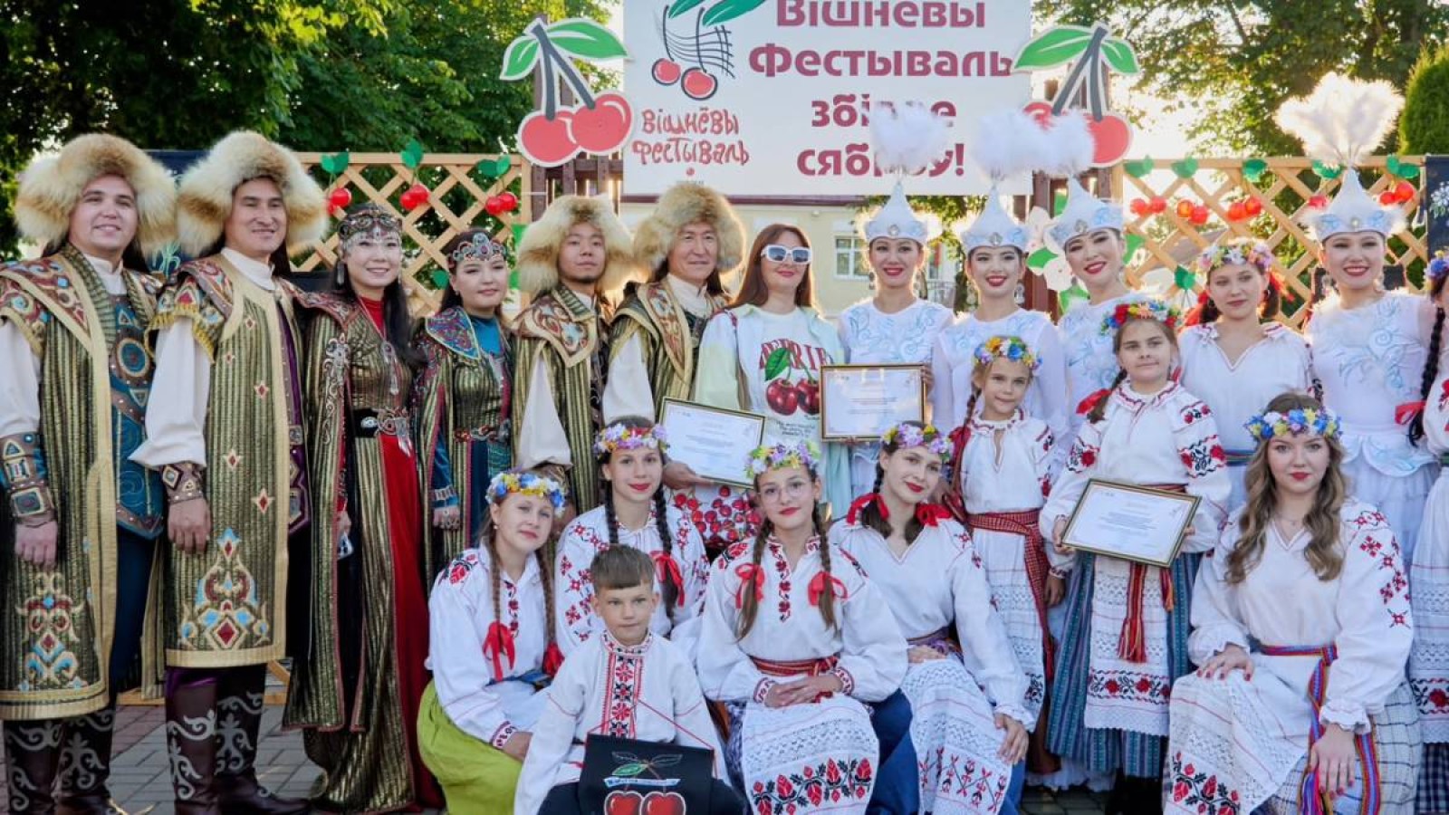 Сүйінбай филармониясы Беларусьтағы халықаралық этнофестивальде қазақ өнерін паш етті