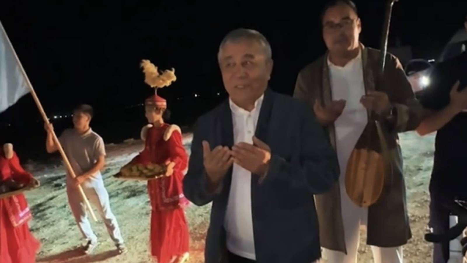 Меңдібай аға 600 шақырымдық межеден өтті: Балқаш «Құрылтайға жол» эстафетасын қабылдады