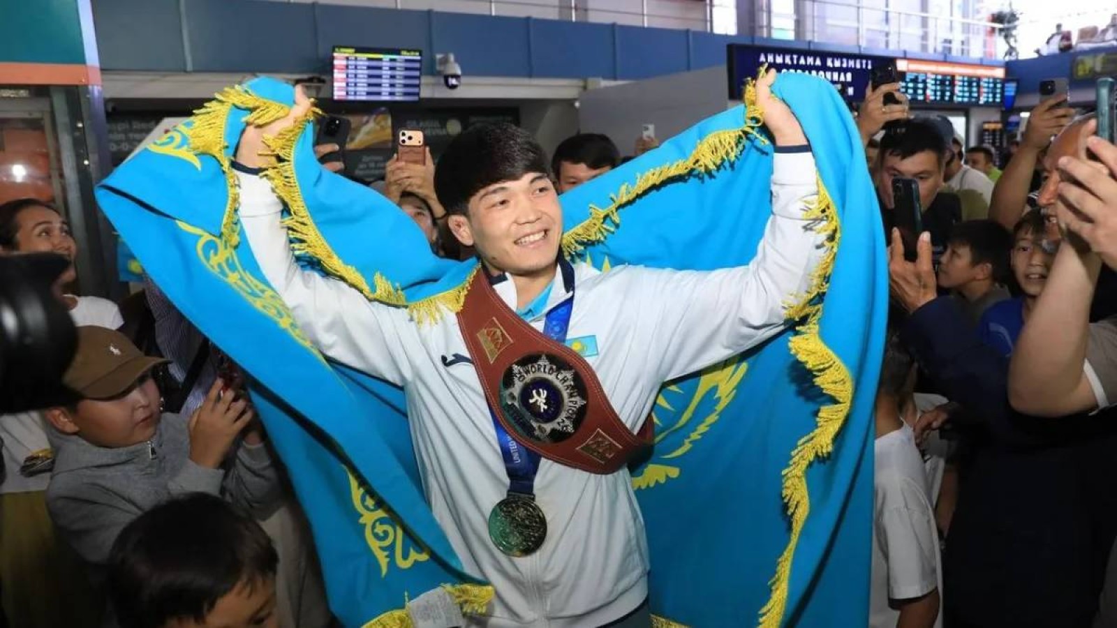 Әлем чемпионы Қазыбек Қалмағамбетовке автокөлік сыйға тартылды