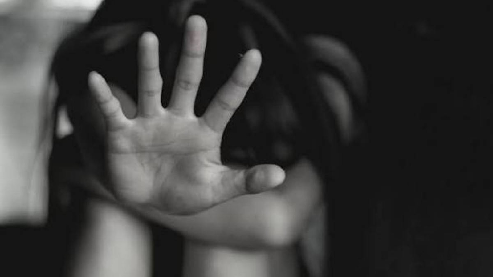 Риддерде ер адам өз қызына зорлық жасады деген күдікке ілінді