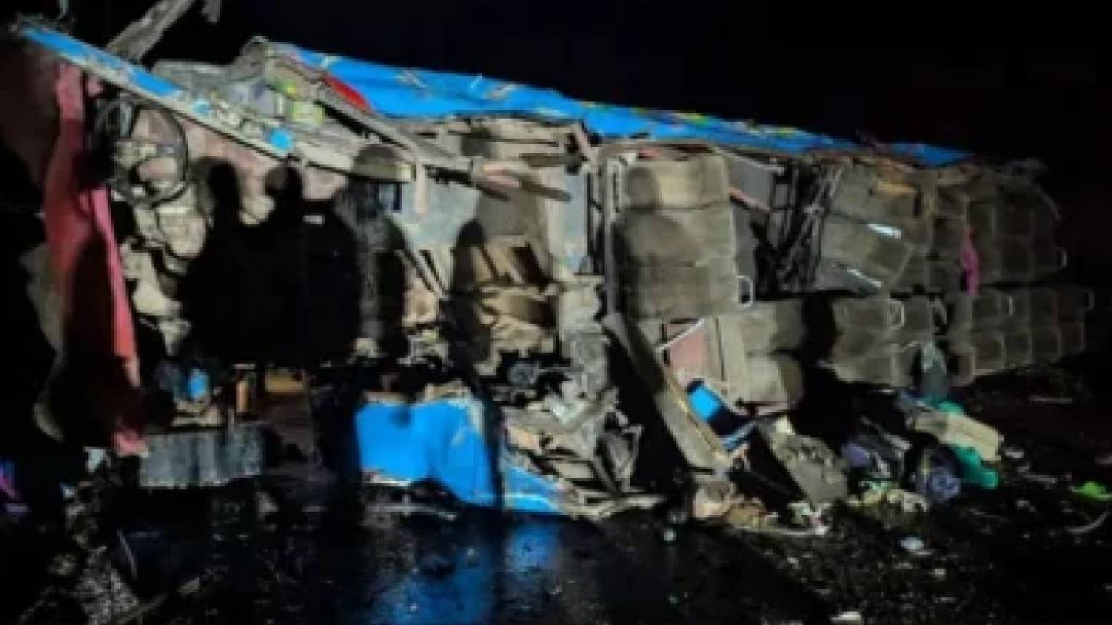 Мектеп оқушылары мінген автобус апатқа ұшырап, 20 адам көз жұмды