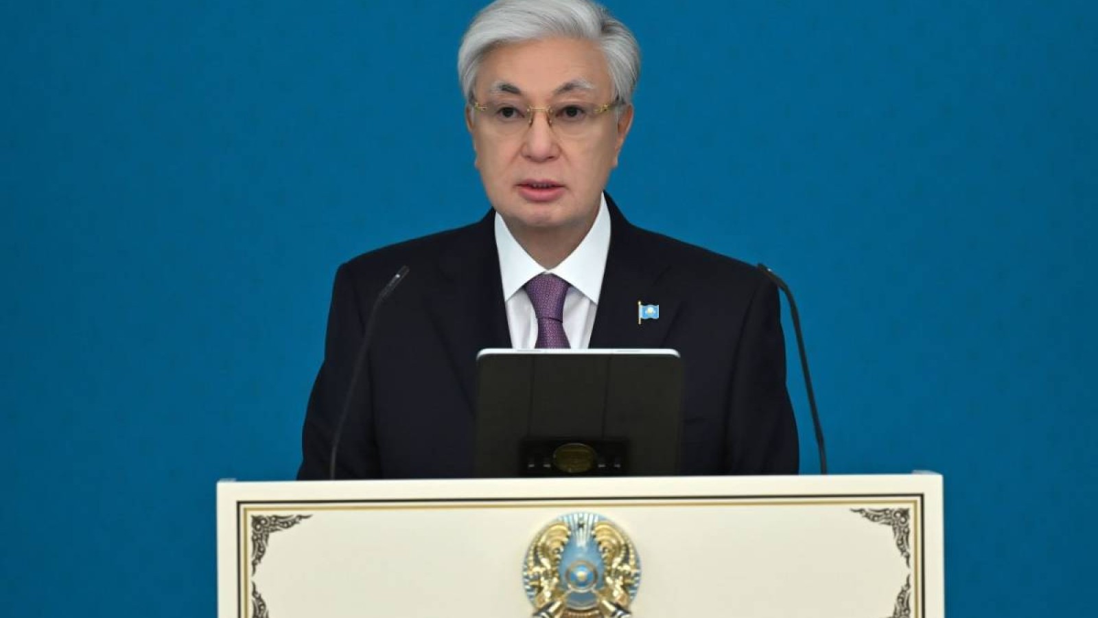 Тоқаев бір топ ұстазды мемлекеттік наградалармен марапаттады