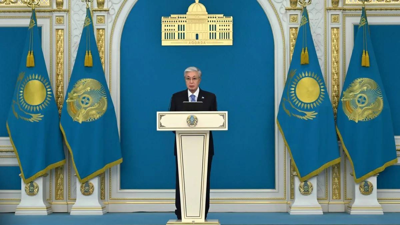 "Бейбіт күннің батырлары": Тоқаев құтқарушыларды мемлекеттік наградалармен марапаттады
