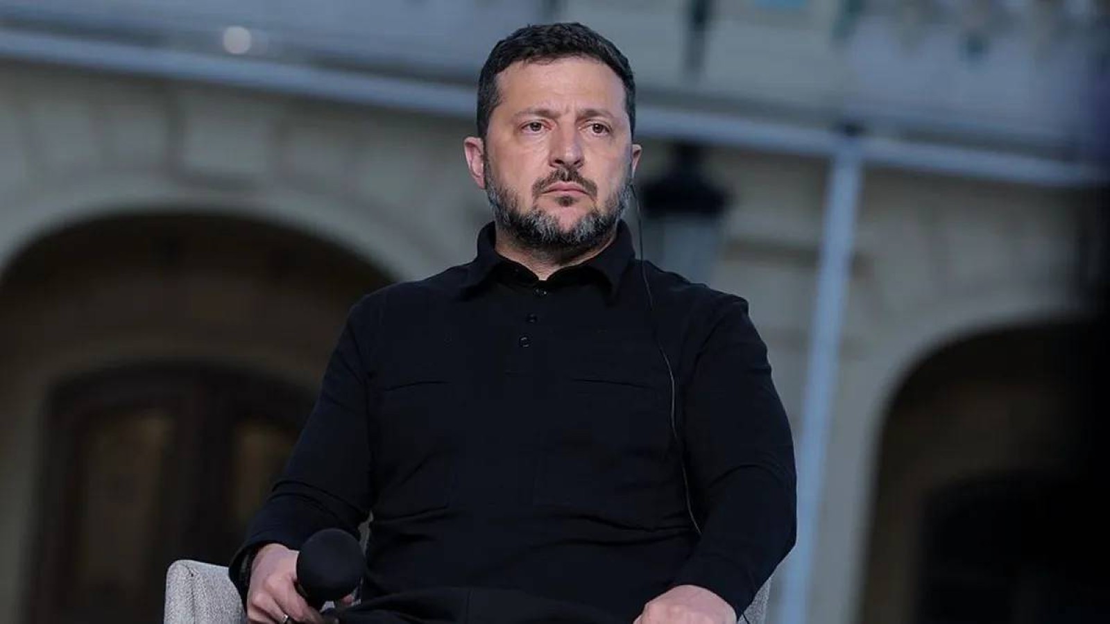 Зеленский Ресей және АҚШ-пен үшжақты келіссөз бастауға дайын екенін мәлімдеді