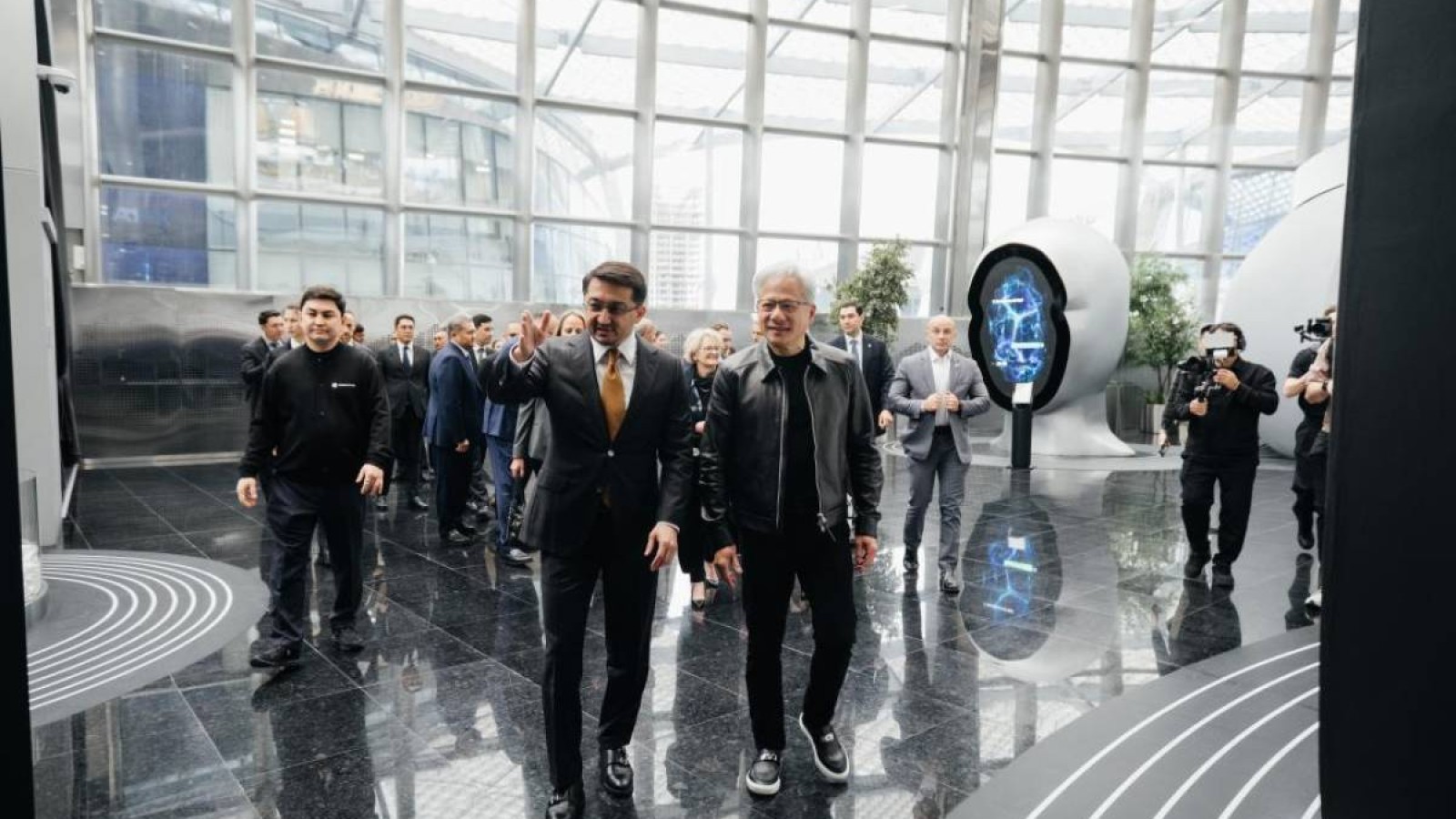 NVIDIA негізін қалаушы әрі бас директоры алғаш рет Астанада: Дженсен Хуанг Қазақстанның жасанды интеллект экосистемасымен танысты