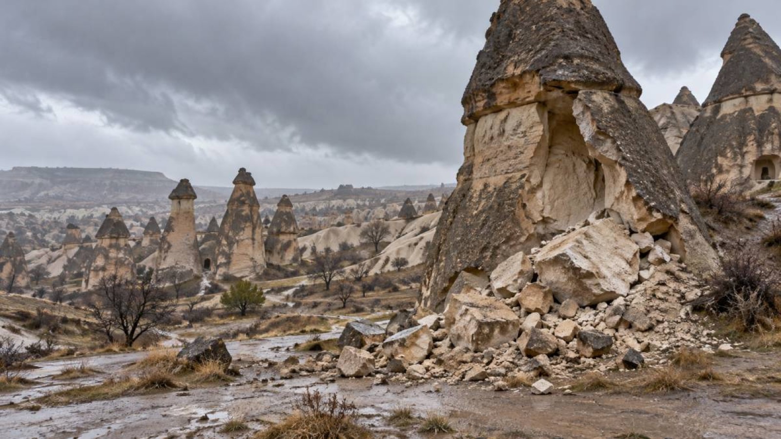 Жартас опырылып, үш адам қаза тапты