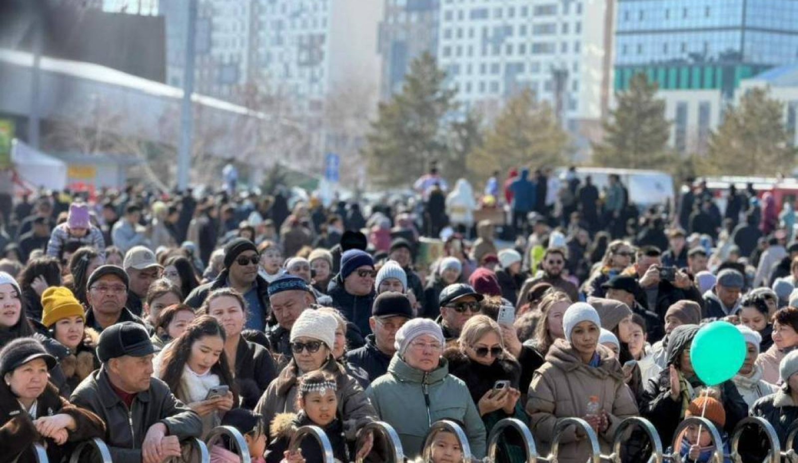 Қоғам өзгерісті қалап отыр – қазақстандықтардың 71,6%-і ауқымды реформаны күтеді