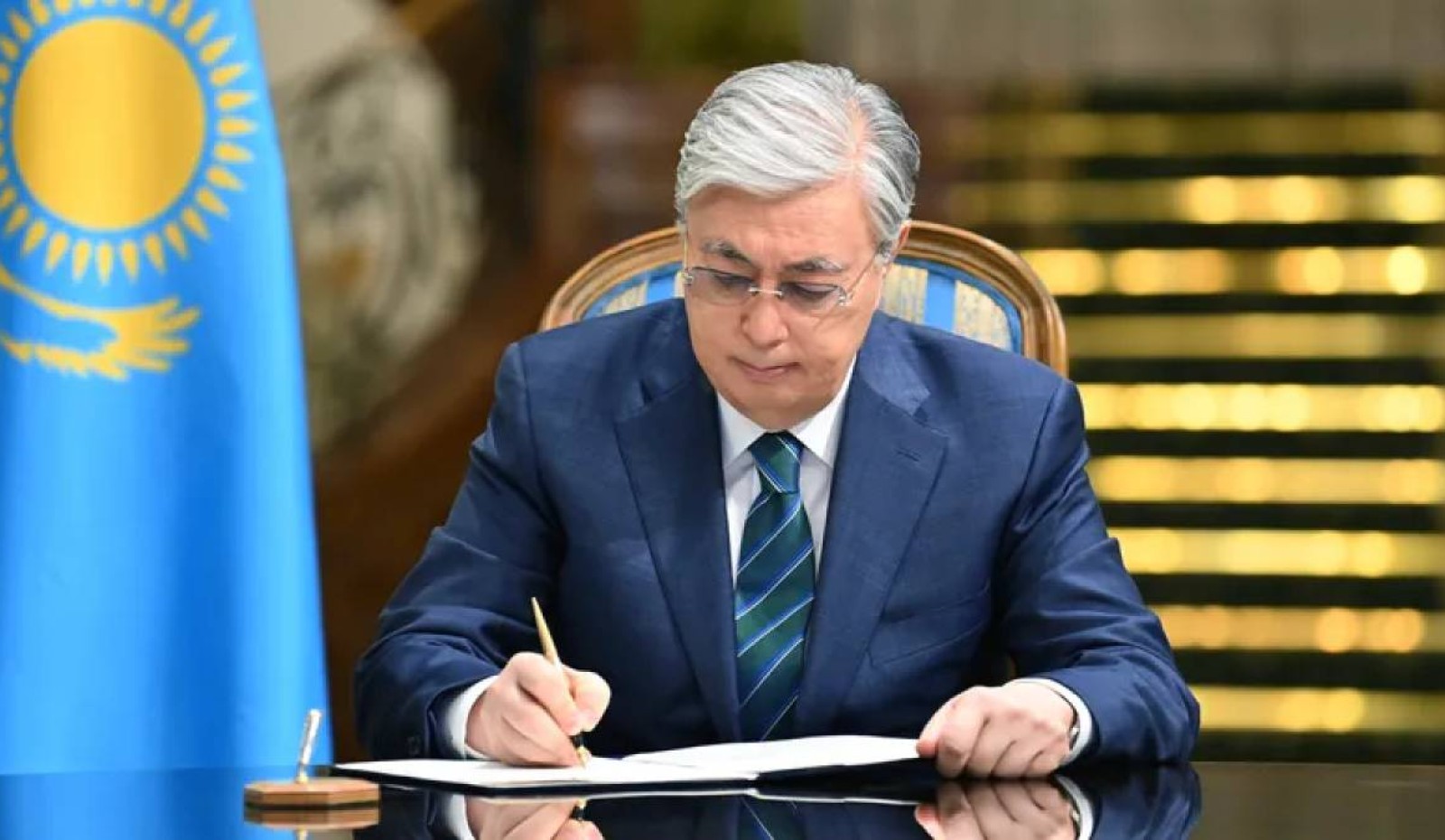 Тоқаев бес заңға қол қойды: ел басқару жүйесінде қандай өзгеріс болады?