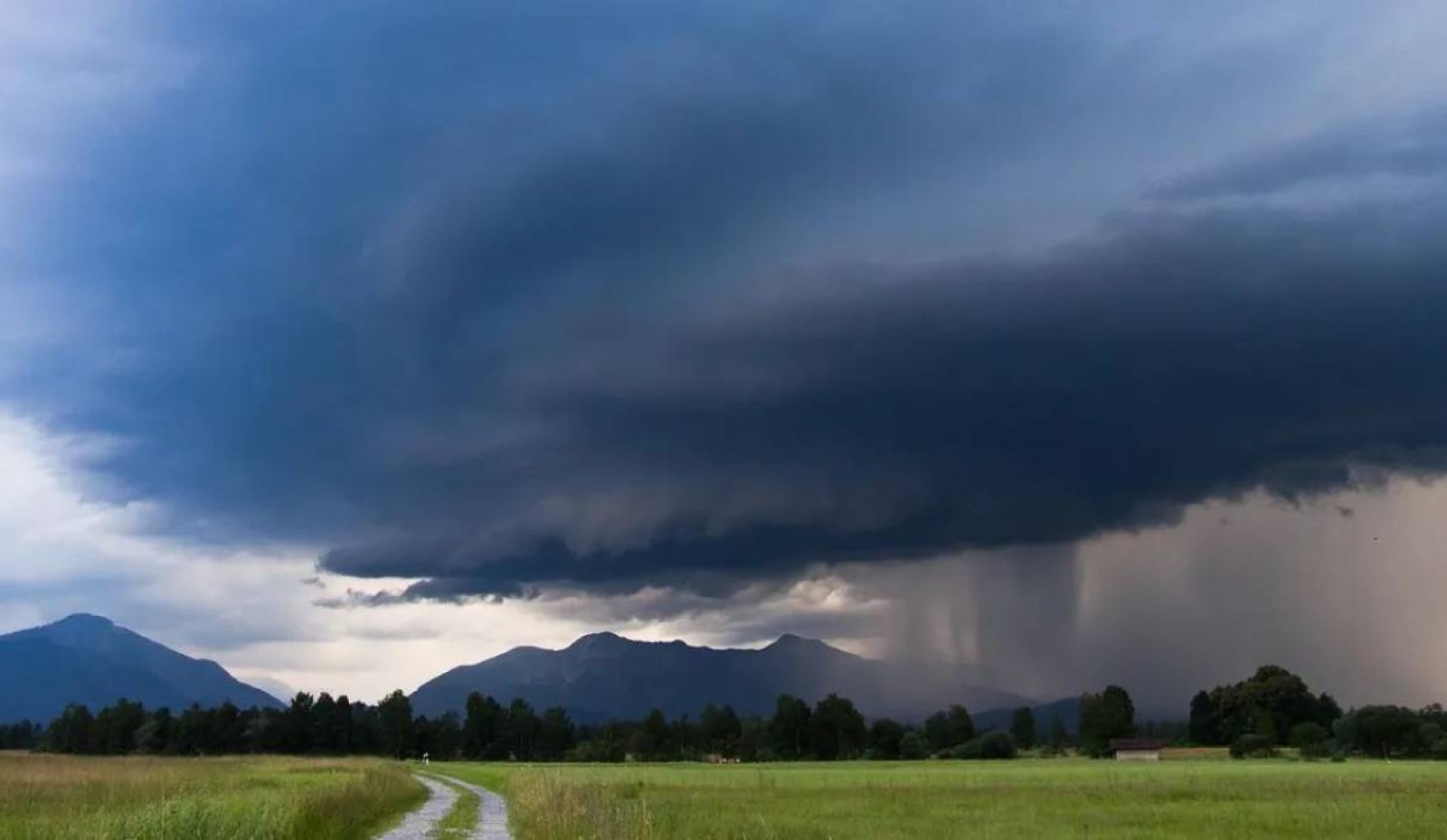 Бұршақ, найзағай, 40 градус аптап: 16 маусымға арналған ауа райы болжамы