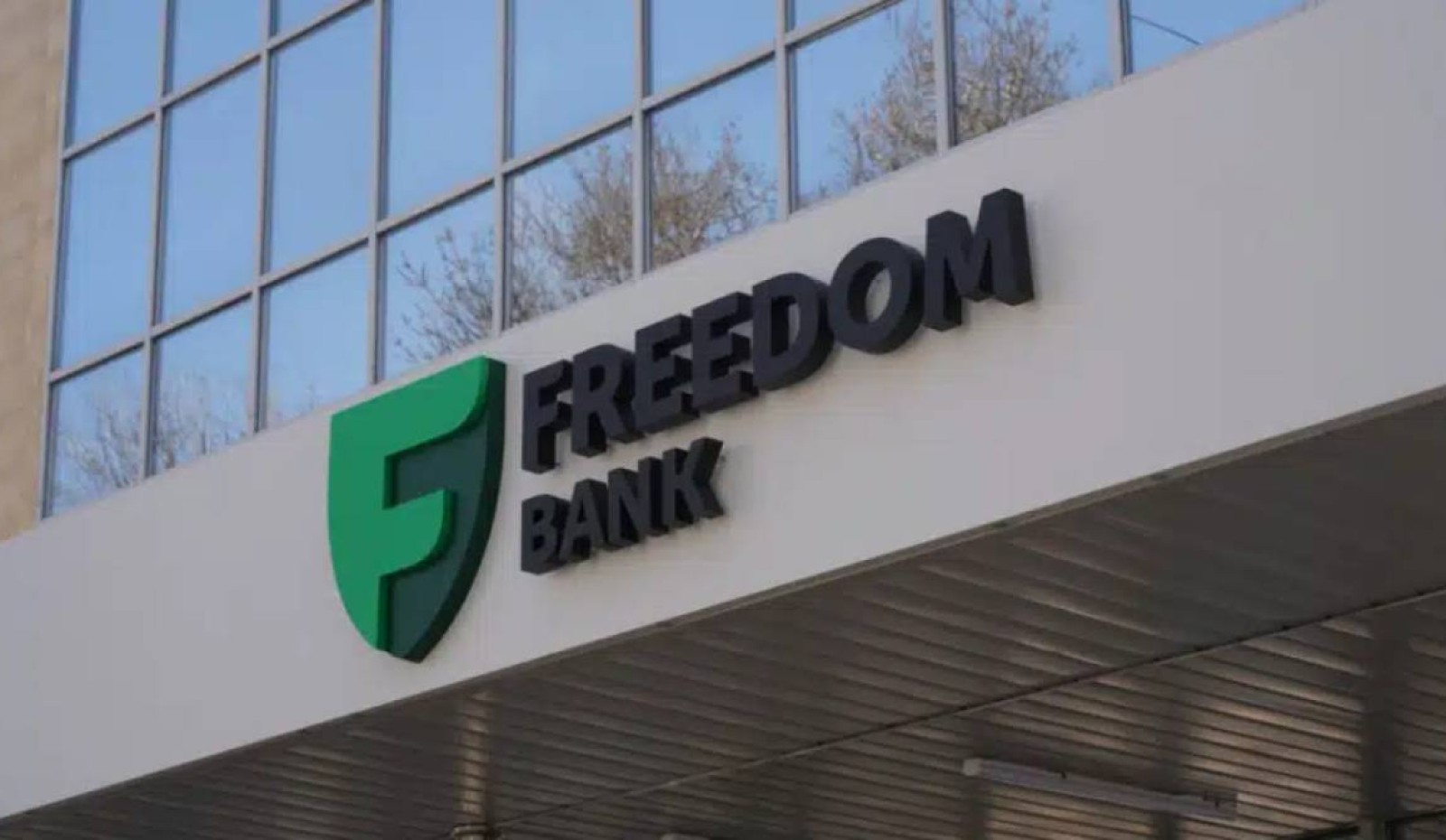 Freedom Bank тұтынушыға түсініктеме бермей, кешірім сұрамай отыр