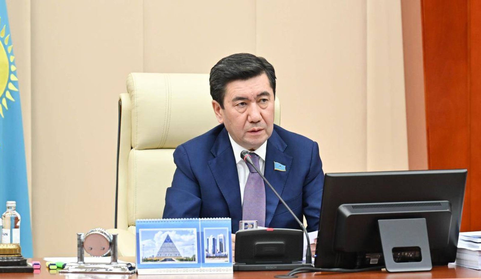 Ерлан Қошанов Қазақстан Халық Кеңесінің төрағасы болып сайланды