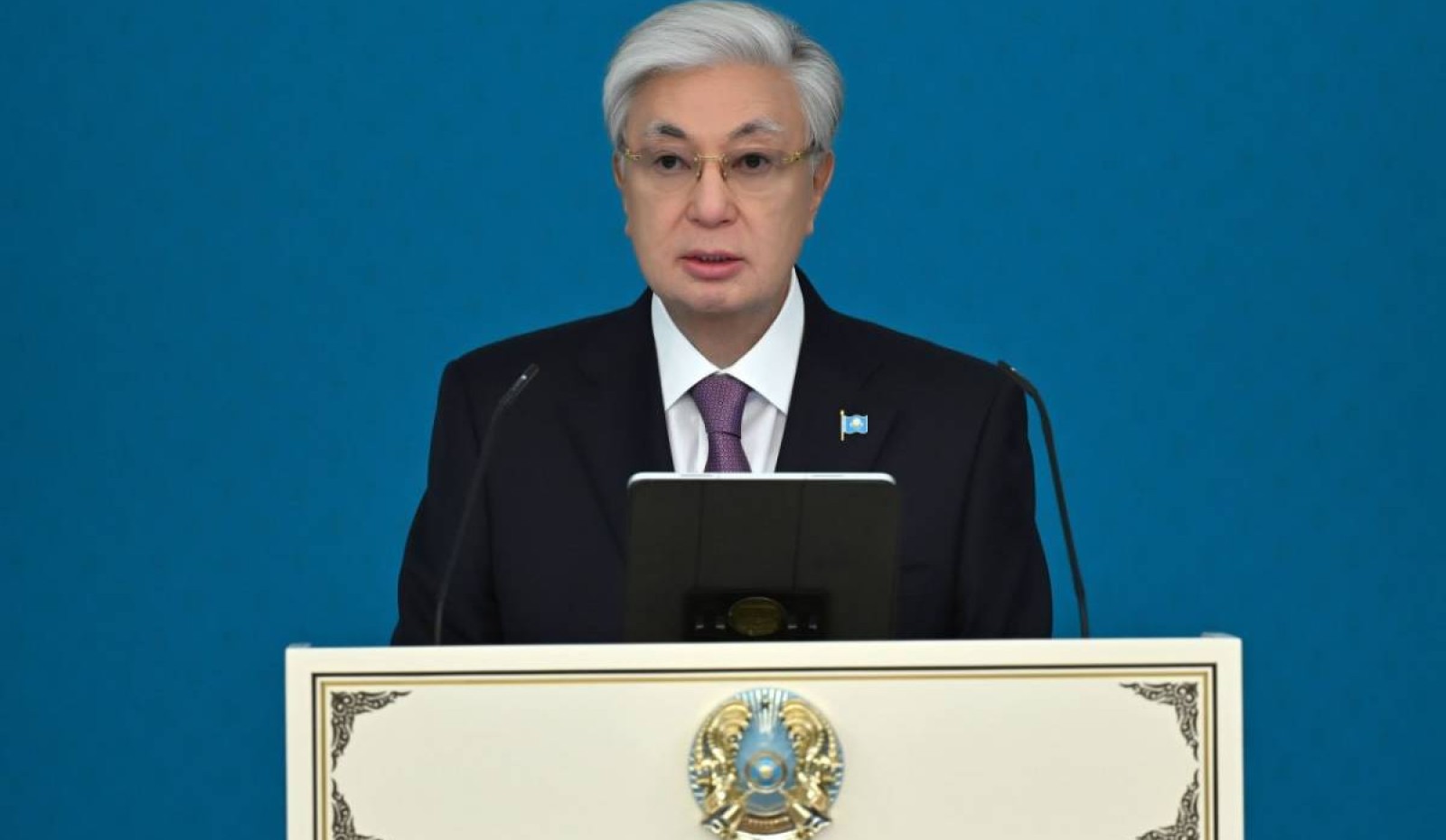 Тоқаев бір топ ұстазды мемлекеттік наградалармен марапаттады