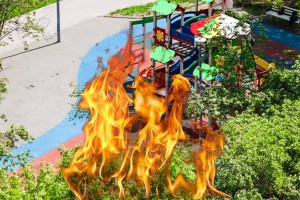 Жезқазғанда үш жасөспірім балалар алаңын өртеп жіберген (ВИДЕО)