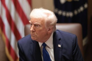 Трамптың көзі байланды: АҚШ президенті саяси сахнадағы рөлін ауыстырды