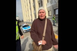 Алматы әкімдігінде көп балалы ана өзін өртемек болды
