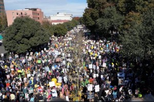 АҚШ пен Еуропада «Патшаларға жол жоқ» ұранымен митингілер өтіп жатыр
