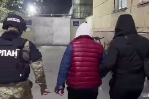 Алматыда шенеуніктен ақша бопсалады деген күдікпен блогер-журналист ұсталды