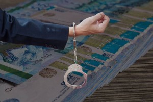 Кәсіпкерді қорқытып, 700 мың доллар талап еткен адам ұсталды