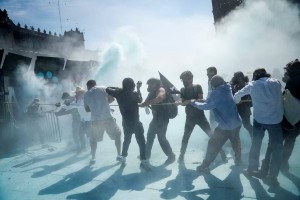 Мексикада мэрдің өлімінен кейін жаппай наразылық өтіп жатыр