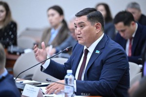 «Шалқып өмір сүргісі келеді»: депутат Базарбек өзіне банктер қысым жасап жатқанын айтты