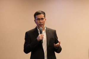 Назарбаев салған сүрлеумен кетіп барамыз: Реформа емес, ребрендинг