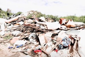 Жаңа адамдар Қостанайдағы заңсыз қоқыс үйіндісінің жанында блокпост орнатты