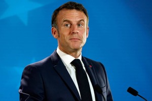 Макрон Еуропаның Путинмен тар форматта диалог жүргізуін қолдады