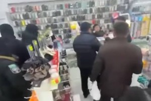 Шымкенттік сатушы клиенттердің атына жасырын түрде 3 мың SIM-карта рәсімдеген