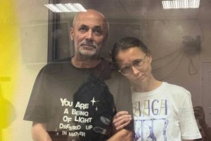 Ресейде соғысқа қарсы парақшалар үшін сотталған суретші колонияда қайтыс болды