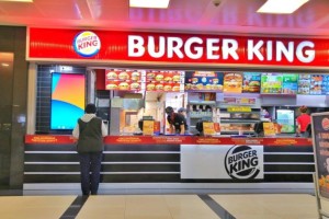 Burger King қызметкерлерінің құқықтары бұзылған – Еңбек министрлігі