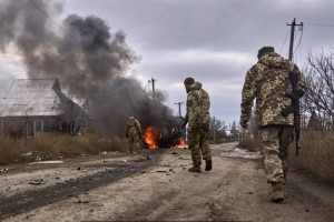 АҚШ-тың назары Иранға ауысты: Украинадағы бейбітшілік келіссөздері неге созылып кетті?