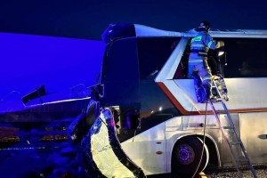 Қарағанды облысында жолаушылар автобусы апатқа ұшырады: қаза тапқандар бар