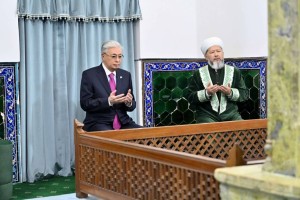 Президент Қожа Ахмет Ясауи кесенесіне зиярат етті