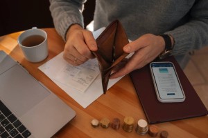 Адам несиені еріккеннен емес, амалсыздан алады – экономист