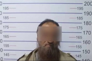 Қырғызстанда ер адам балаларға ішіне ине салынған кәмпит таратқан