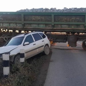Қостанай облысында жеңіл көлік локомотивпен соқтығысты