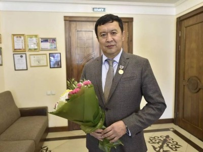 Әртіс Сәбит Әбдіхалықов директор болды.