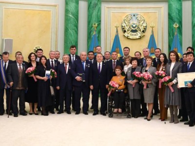 Әкімдер мен министрлер де мемлекеттік награда алды.