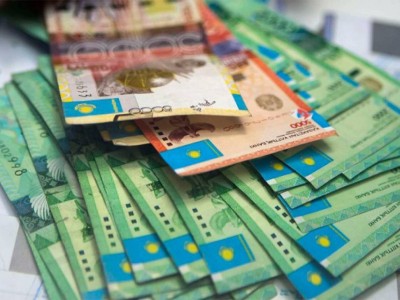 Қостанайда полицейге 10 мың теңге пара бермек болған жүргізуші ұсталды.