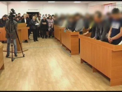 Жер сатқан жиырма төрт шенеунік сотталды.