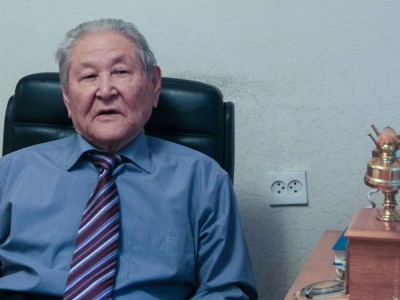 Серікболсын Әбділдин дүниеден озды.