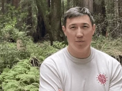 Әйелін сабаған Рахат Тұрлыханов сот алдынан бірақ шықты.