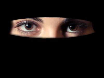 Қазақстанда қоғамдық орында ниқаб киюге тыйым салатын заң жобасы қабылданды.
