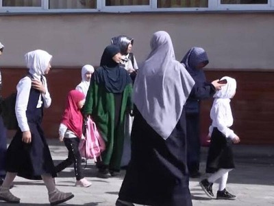 Хиджабқа тыйым салу күшіне енді: Қазақстандағы жекеменшік мектептер ескертусіз тексерілетін болды.