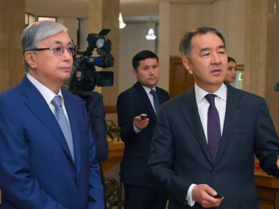 Халық үніне құлақ аспайтын Сағынтаевты Тоқаев «оятты».