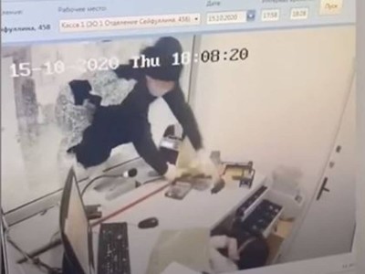 Алматыдағы Kaspi Bank бөлімшесі тоналды.