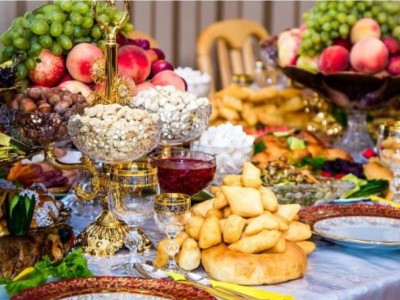 Елімізде той жасаған шенеуніктерді қызметтен қуу басталды.