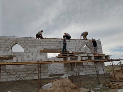 Азан даусын аңсаған жарылғаптықтар өз күштерімен мешіт салуды бастады.