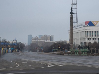 Алматы көшелері қаңырап бос қалды (фото).